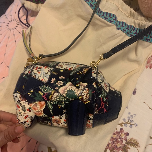 tory burch pig